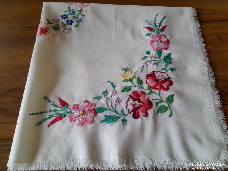 Embroidered tablecloth with Kalocsa pattern 74 x 74 cm 3500 ft