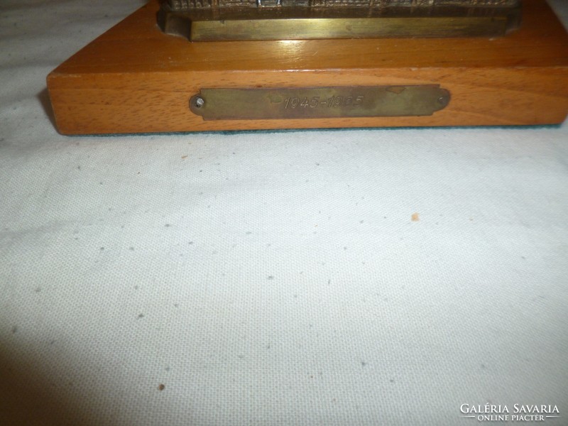 Old country house letter weight 1945-1965
