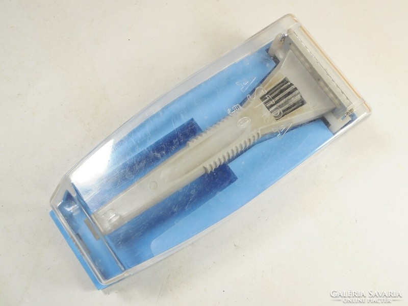 Retro razor in box - astra 501 brand from the 1970s