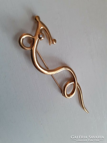 Retro gold-plated brooch pin in nice condition