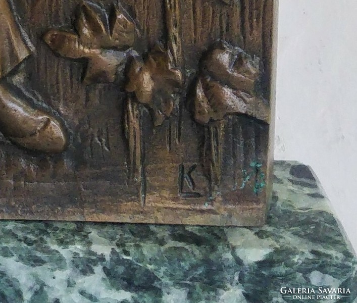 R. Kiss Lenke szobrászművész bronz szobra