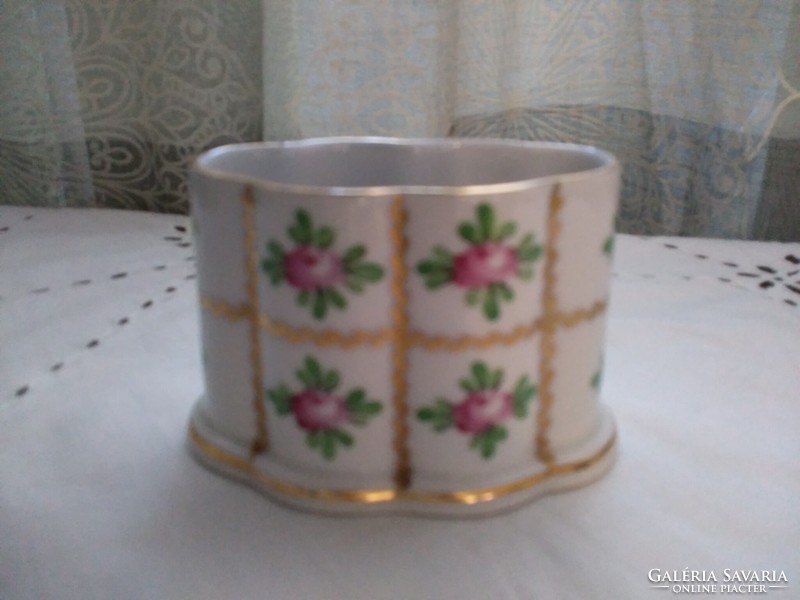 Herendi porcelán Petites roses aranyhálós mintával