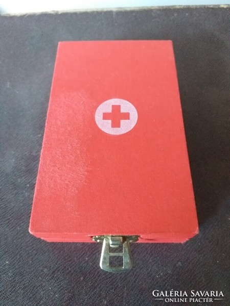 Osztrák Vöröskeresztes érdemérem bronz fokozat, eredeti dobozában