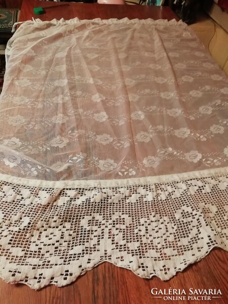 Wonderfully beautiful curtain 90 cm x 113 cm in the condition shown in the pictures 2.