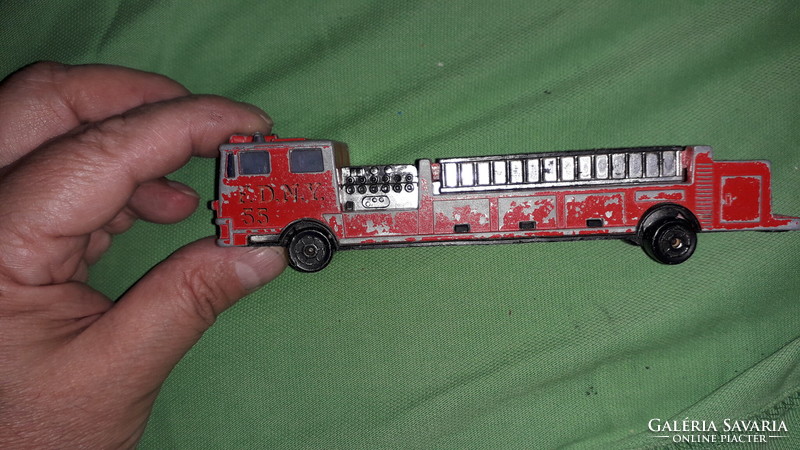 Régi MAJORETTE - matchbox szerű HOSSZÚ NEW YORK fém autó tűzoltóautó kb.1:86 méret a képek szerint