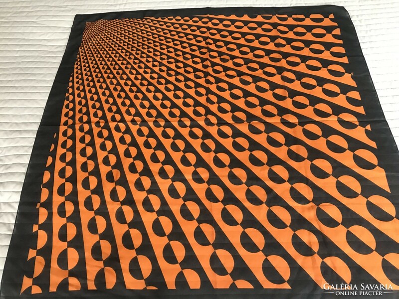 Absztrakt mintás kendő narancs ès fekete mintával, 86 x 84 cm