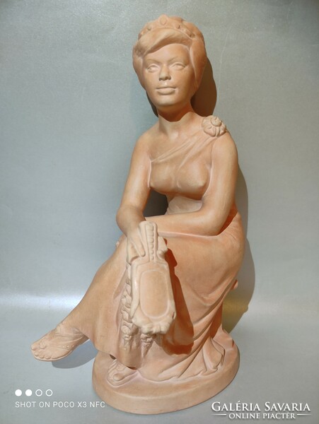 MOST ÉRDEMES VINNI! Kelemen Kristóf Ülő nő tükörrel terrakotta szobor 34,5 cm