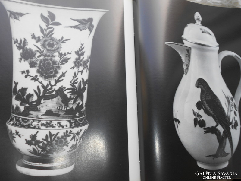 A volume of more than 500 pages on German porcelain