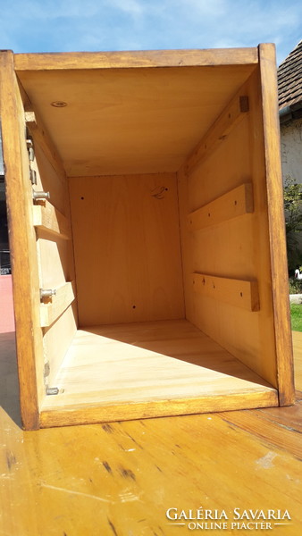 Retro, lockable, 3-drawer cabinet with mafilm sticker 30x40x60cm.