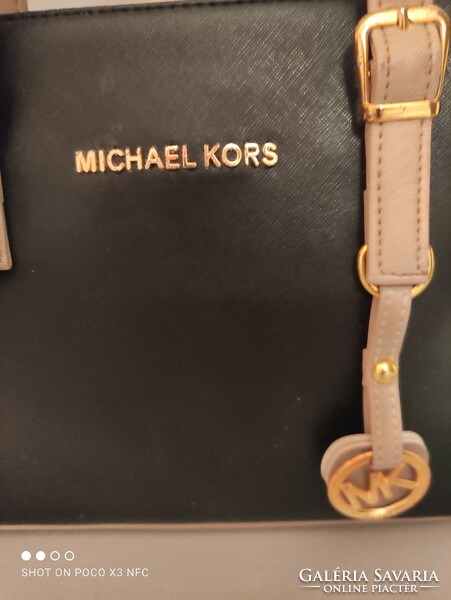 Michael kors women's bag new condition low price
