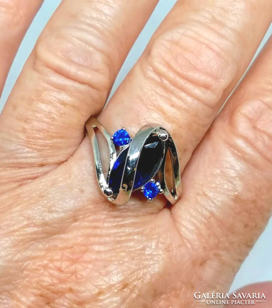 925-s töltött ezüst gyűrű (SF), kék CZ kristályokkal