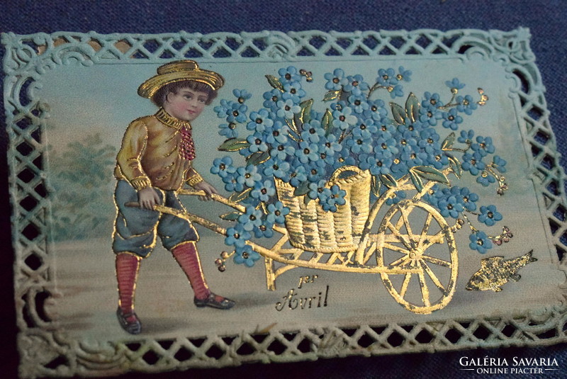 Antik dombornyomott csipke szélű képeslap -  kisfiú arany talicska nefelejcs aranyhal ápr 1. 1907ből
