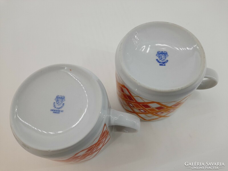 A pair of checkered mugs from Alföldi