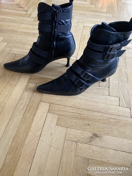 Women's leather up boots. 38 European size
