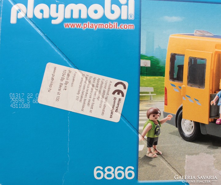 PLAYMOBIL City Line Iskolabusz  6866 eredeti dobozában - a busz teteje kissé repedt!