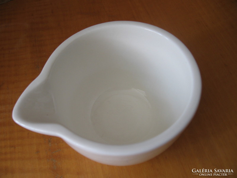 Glazed inside and out, beaked porcelain apothecary mortar, rubbing bowl, rubbing cup