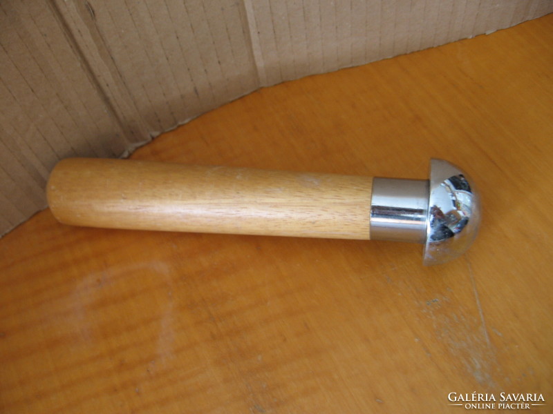 Wood-metal mortar crusher