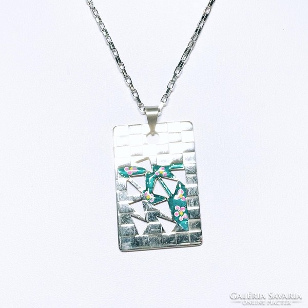 Stainless steel necklace with stainless steel glass pendant with a special pattern