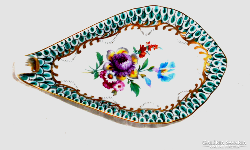 Hand-painted scaly pattern on the rim, ring holder bowl