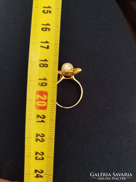 Women's ring with real pearl