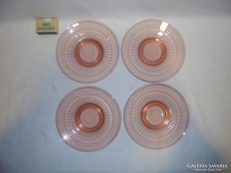 Régi púder vagy lazac rózsaszín üveg süteményes tányér - négy darab együtt