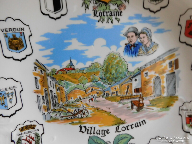 Francia dísztányér Lorraine régió városainak címerével