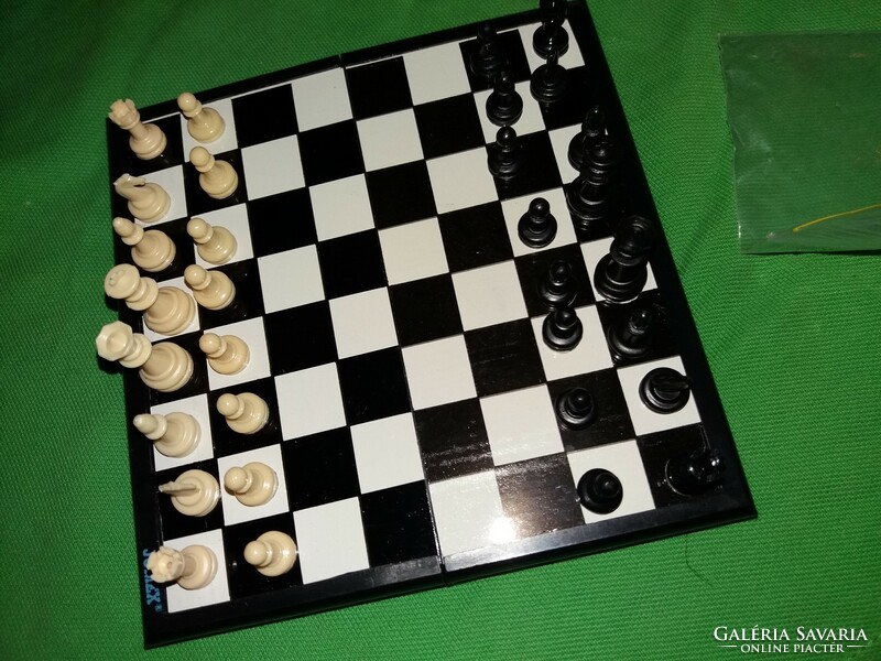 Retro travel game magnetic chess set with box as shown in the pictures