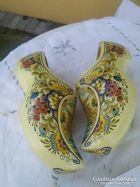 Dutch wooden slippers, wooden clogs, new wooden shoes and clogs with beautiful paint for sale!