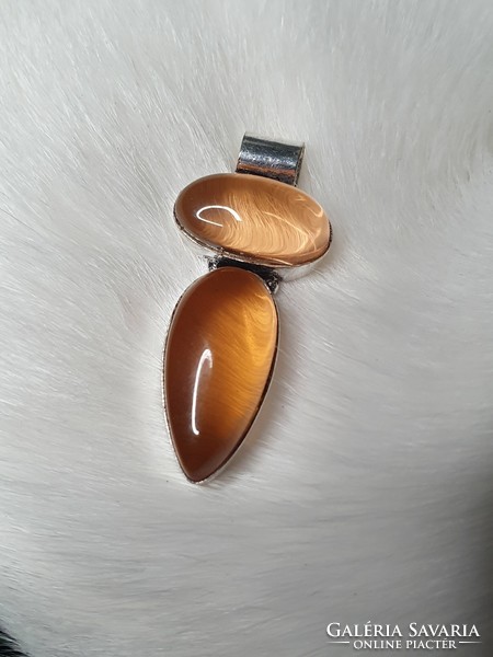 Beautiful silver pendant with a polished agate stone from Botswana