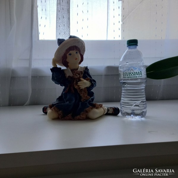 Porcelain/sculpture of a little girl with a teddy bear