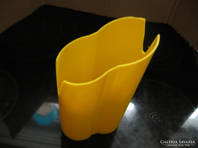 Retro sárga műanyag tejeszacskó tartó