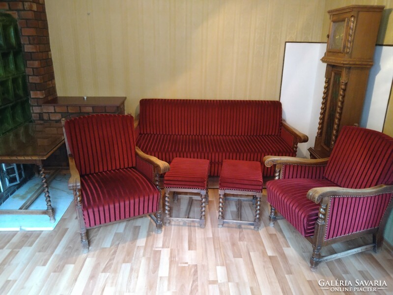 Salon set in excellent condition, renovated, original 5-piece colonial.