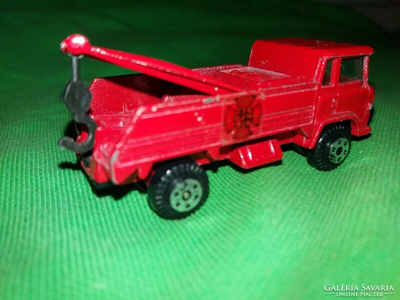 Retro fém Yatming piros autómentő fém játék kisautó  állapot a képek szerint
