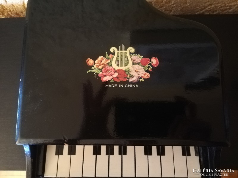 Retro toy piano