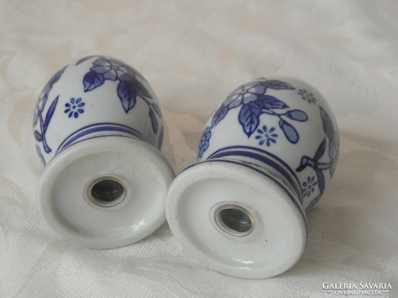 Kék mintás tojás alakú porcelán fűszertartó ( 2 db. )