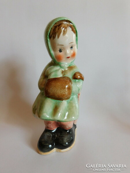 Vintage kerámia kislányfigura  téli öltözetben