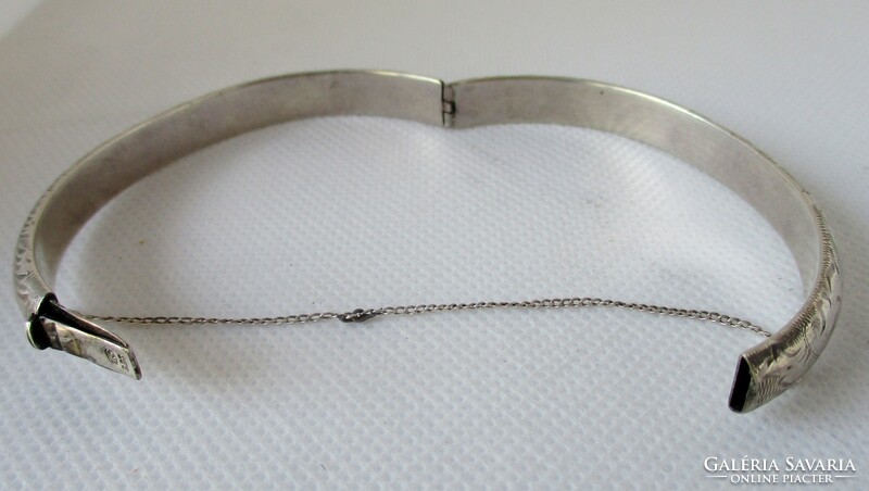 Special antique silver bracelet with flexible opening
