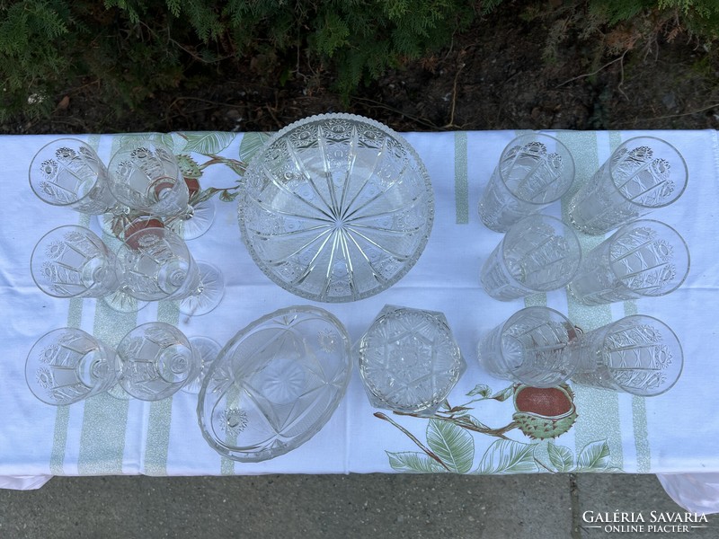 Kristály poharak vázák asztal díszek egyben eladók