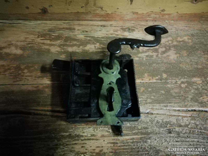 Lock mechanism, forged lock from the end of the 19th century, without key, beautiful green color, refurbished for sale