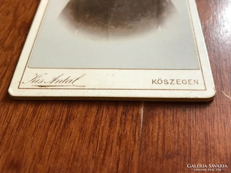 Kis Antal műhelyében,Kőszegen / Günz/ készült fekete-fehér fotó. 10,5x6,5 cm
