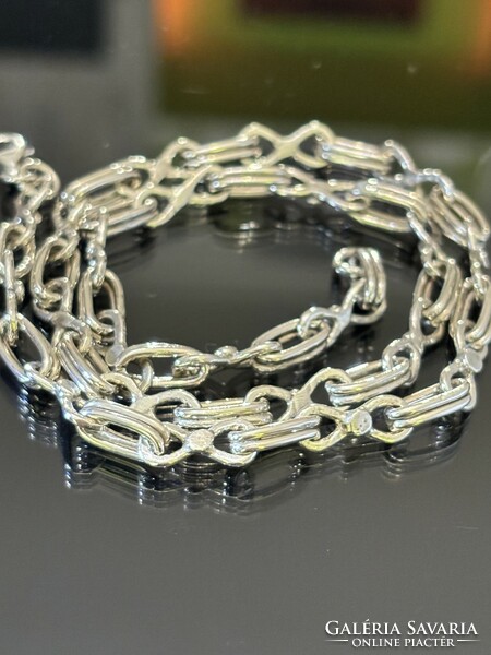 A wonderful, solid silver necklace with an endless motif