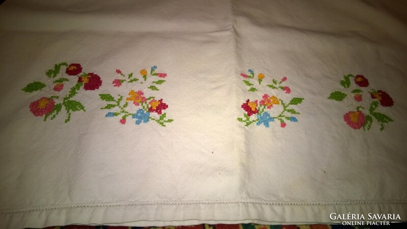 Home linen decorative towel-runner-towel cloth with cross-stitch embroidery 82x57 cm