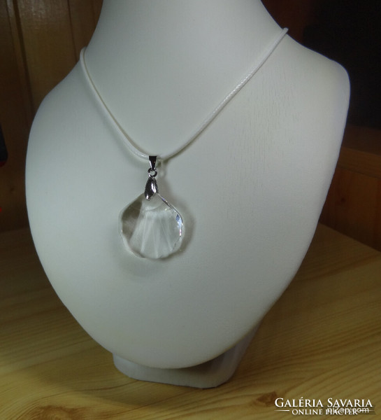 Swarovski crystal shell-shaped translucent pendant with necklace.