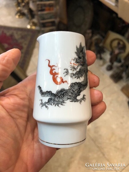 Meissen porcelain vase, dragon pattern, height 11 cm.