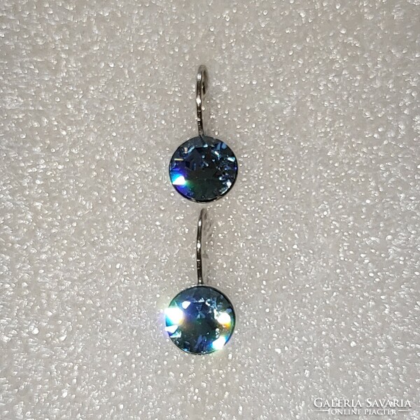 I was on sale! Blue crystal earrings with a patent lock