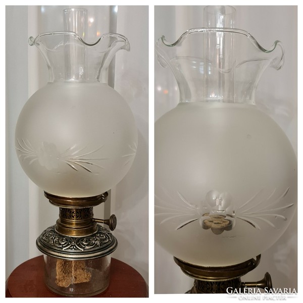 Beautiful kerosene lamp, brassed spiater, with a frilled shade, flawless