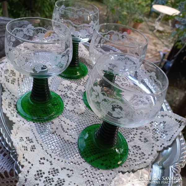 4 beautiful wine glasses
