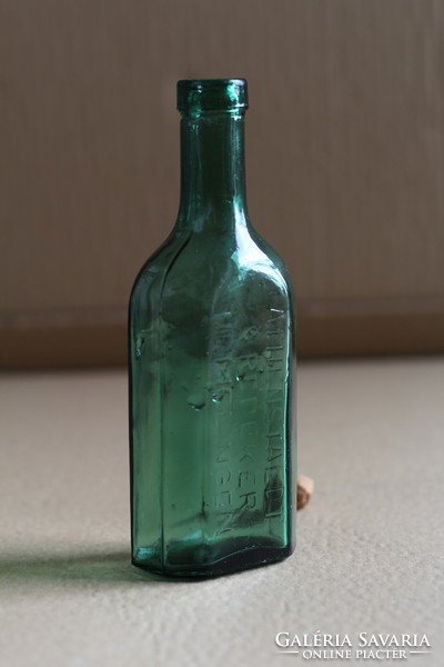 Régi zöld domború feliratos gyógyszeres üveg