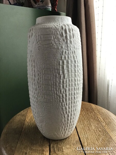 Old Kaiser biscuit porcelain vase with crocodile skin pattern