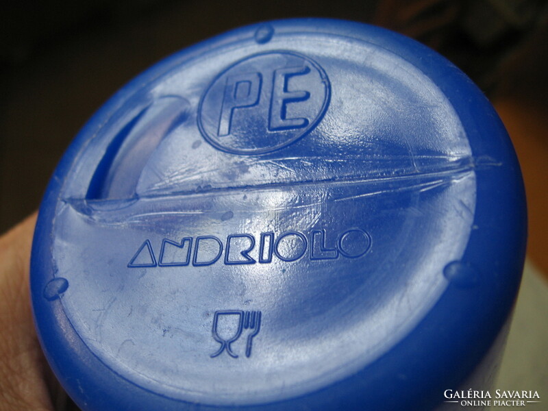 Andriolo blue plastic water bottle fructovit